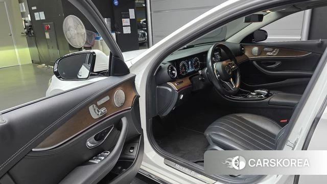 Mercedes-Benz E-Class W213 id 4873108 из Кореи 32
