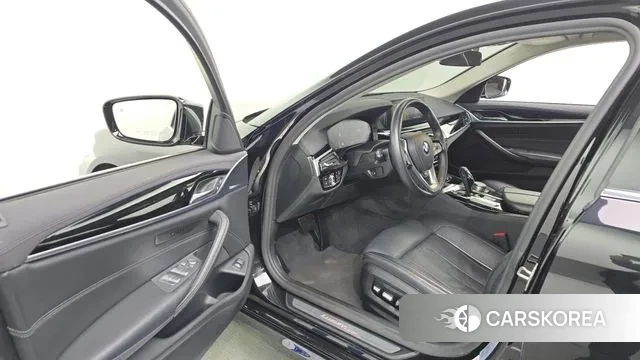 BMW 5 Series (G30) id 3698215 из Кореи 20