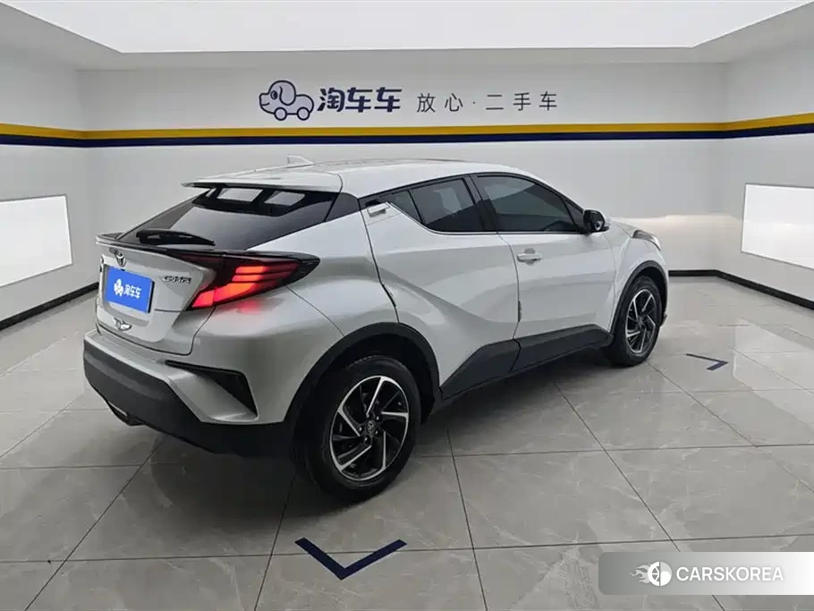Toyota C-HR id 4546366 из Китая 16