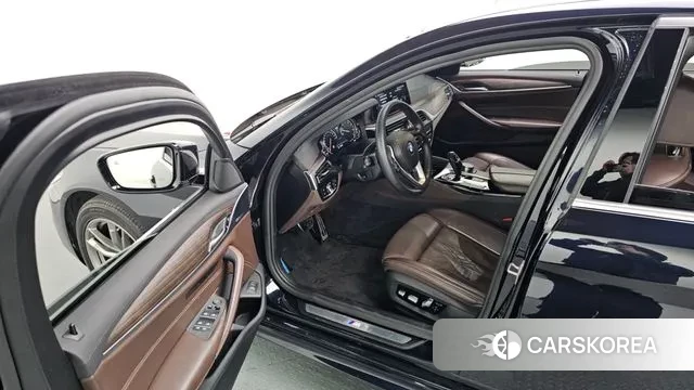 BMW 5 Series (G30) id 3692880 из Кореи 20