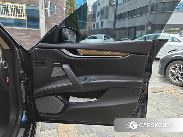 Maserati Ghibli id 3823892 из Кореи 15