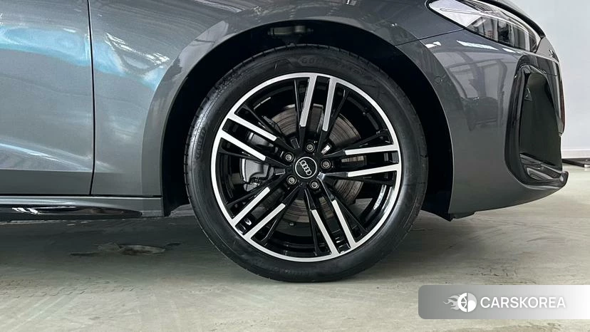 Audi A5L id 4426671 из Китая 17