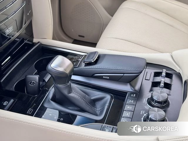 Lexus LX id 4276644 из Китая 21