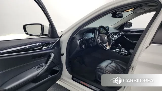 BMW 5 Series (G30) id 3687488 из Кореи 20