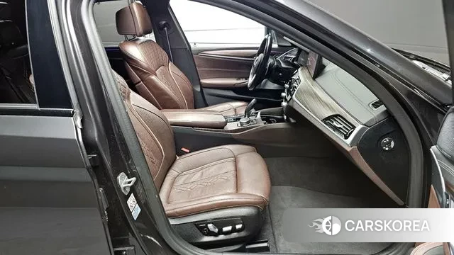 BMW 5 Series (G30) id 3702655 из Кореи 20