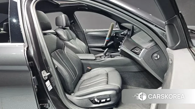 BMW 5 Series (G30) id 3348731 из Кореи 20