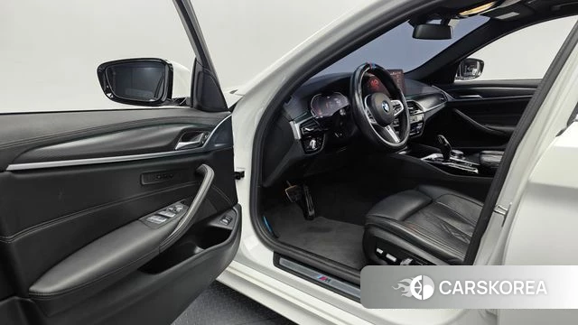 BMW 5 Series (G30) id 4223155 из Кореи 35