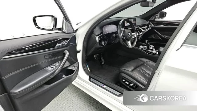 BMW 5 Series (G30) id 3541089 из Кореи 20