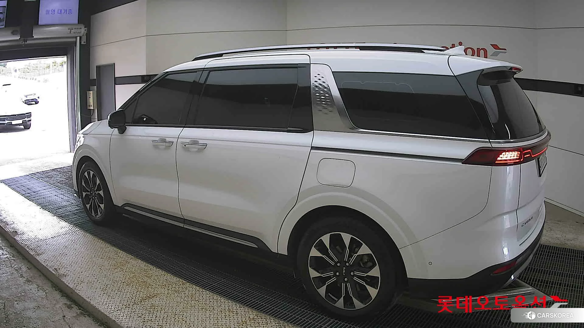 Kia Carnival id 4347371 из Кореи 38