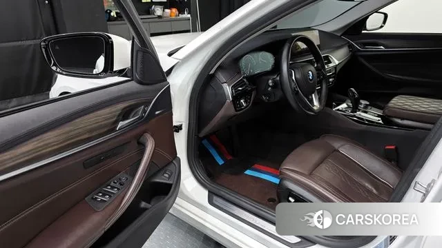 BMW 5 Series (G30) id 3687299 из Кореи 20