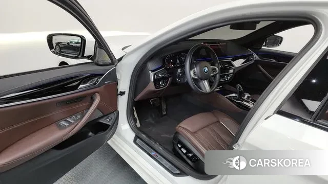 BMW 5 Series (G30) id 3701325 из Кореи 20