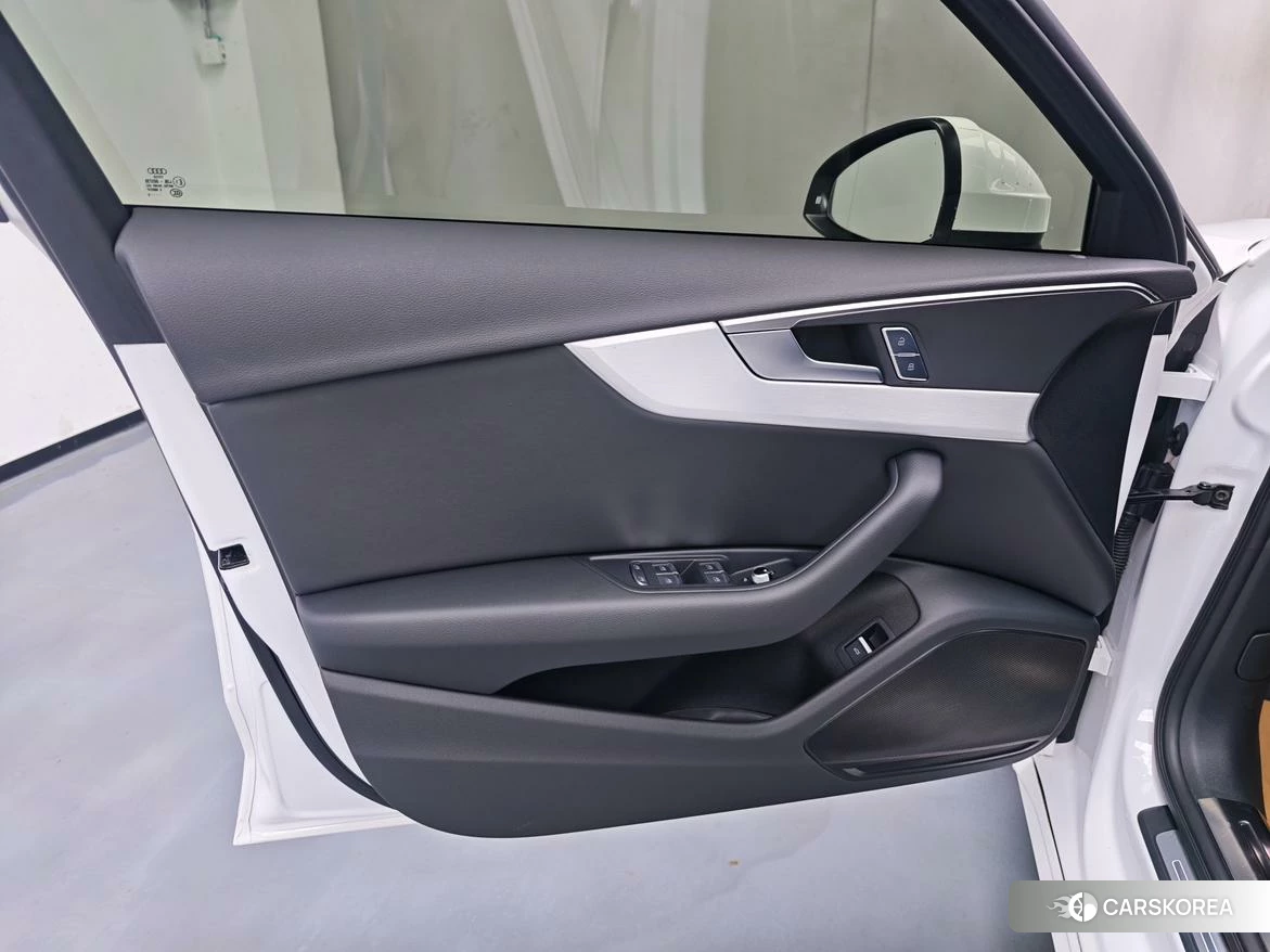 Audi A4L id 4468051 из Китая 17