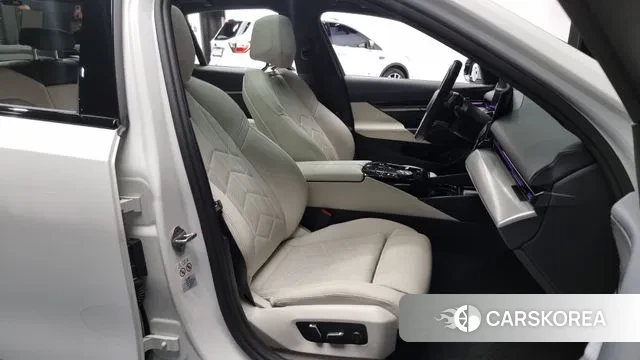 BMW 5 Series (G60) id 3393979 из Кореи 20