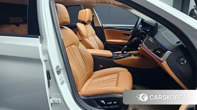 BMW 5 Series (G30) id 3707346 из Кореи 20