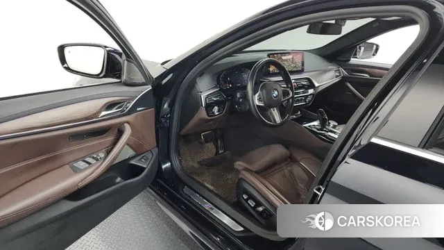 BMW 5 Series (G30) id 3355721 из Кореи 20