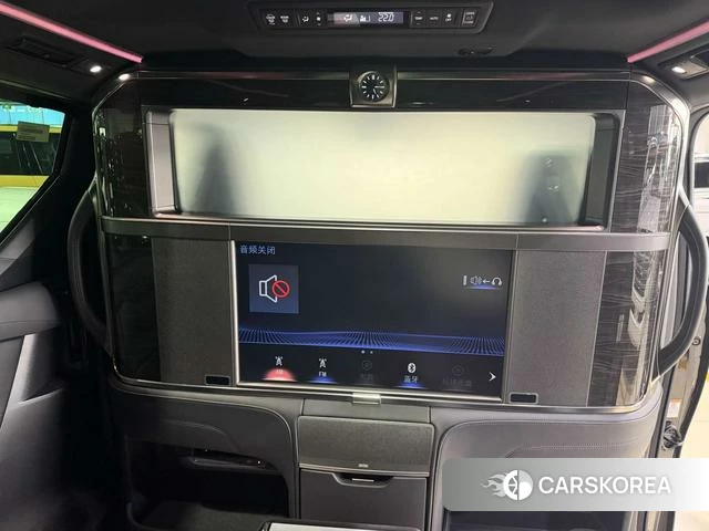Lexus LM id 4276677 из Китая 15