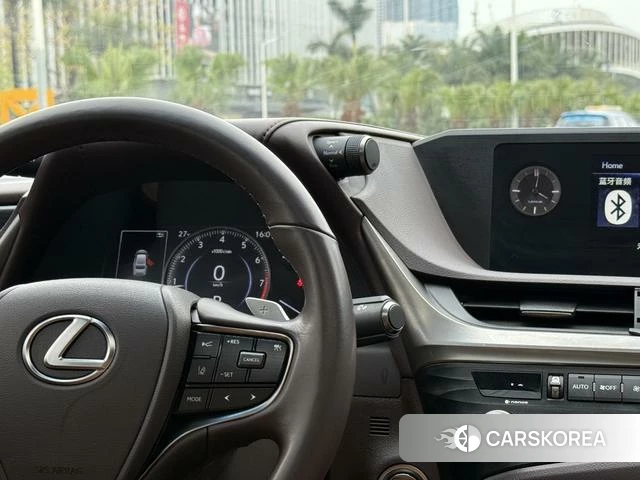 Lexus ES id 4365916 из Китая 17