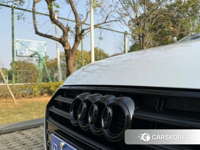 Audi A4L id 3889942 из Китая 12