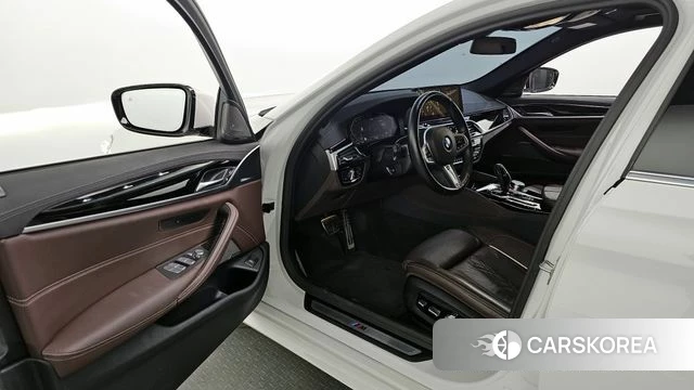 BMW 5 Series (G30) id 4186632 из Кореи 35