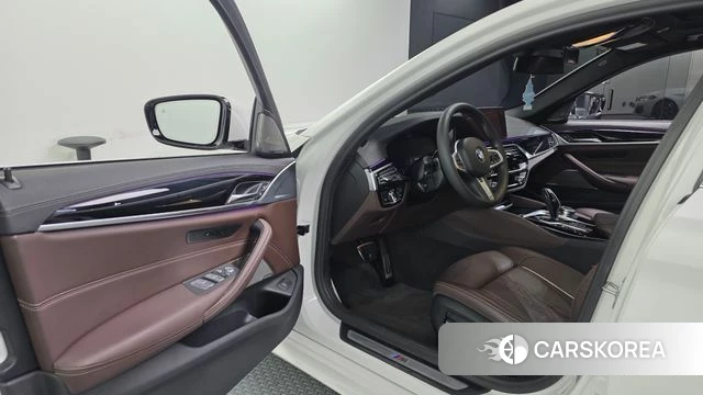 BMW 5 Series (G30) id 3839940 из Кореи 20