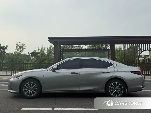 Lexus ES id 4219859 из Китая 10