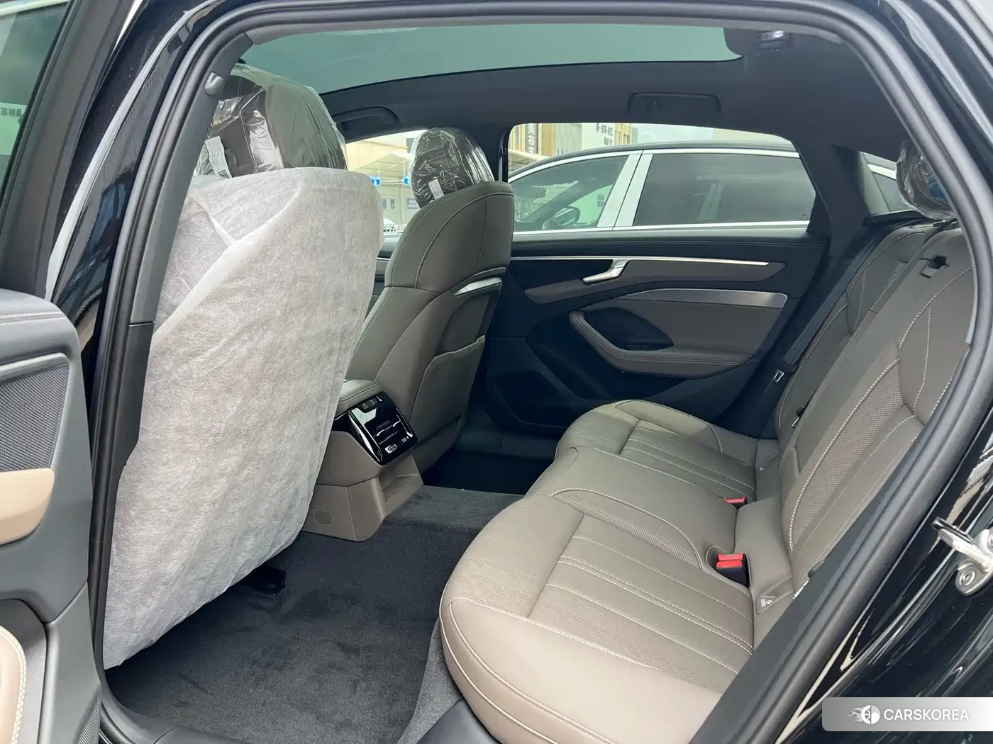 Audi A6L id 4655056 из Китая 17