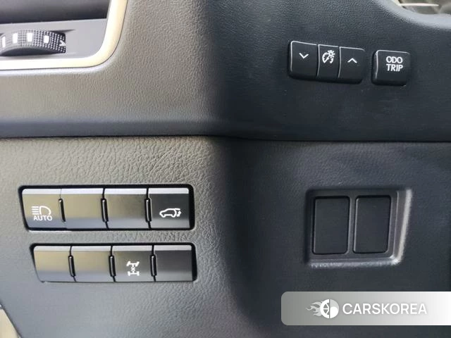 Lexus NX id 4298360 из Китая 21