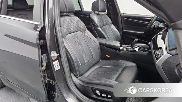 BMW 5 Series (G30) id 3598307 из Кореи 20