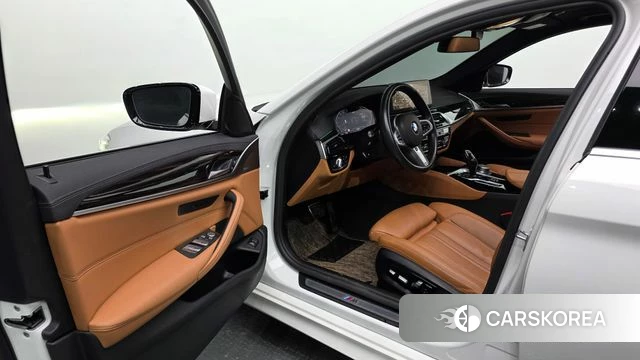 BMW 5 Series (G30) id 4409351 из Кореи 35