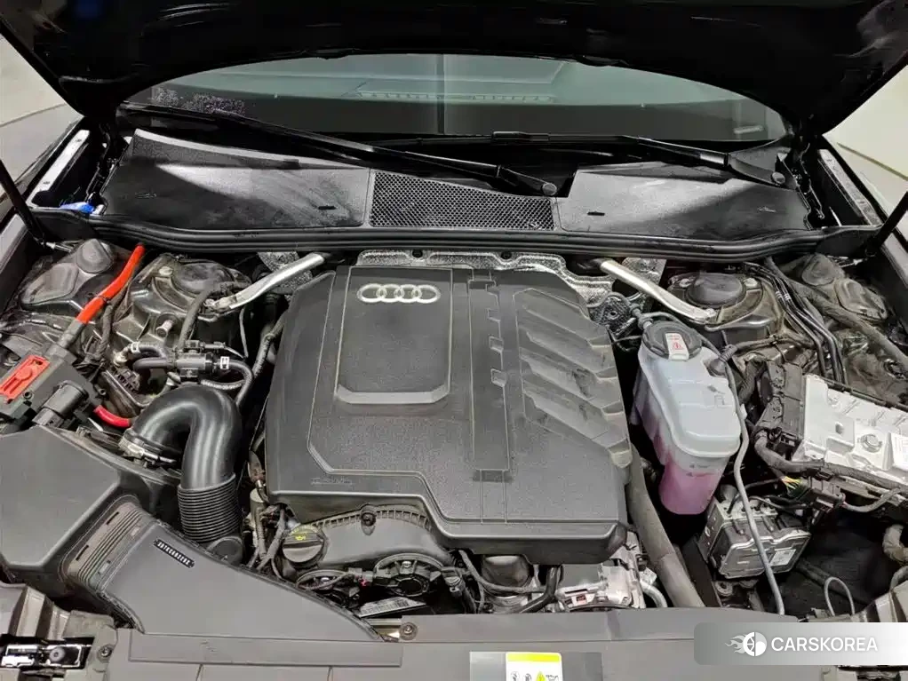 Audi A6L id 4599647 из Китая 17