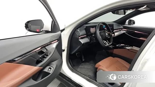 BMW 5 Series (G60) id 3517431 из Кореи 20