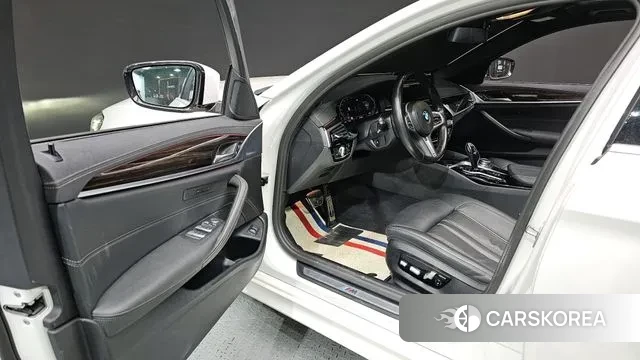 BMW 5 Series (G30) id 3665182 из Кореи 20