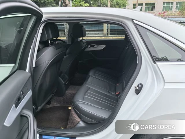 Audi A4L id 4259986 из Китая 14