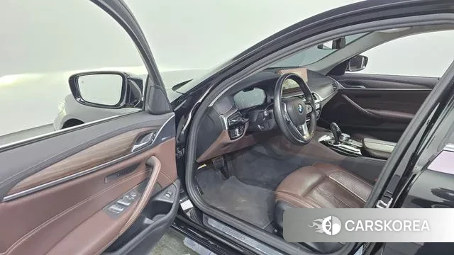 BMW 5 Series (G30) id 3646309 из Кореи 20