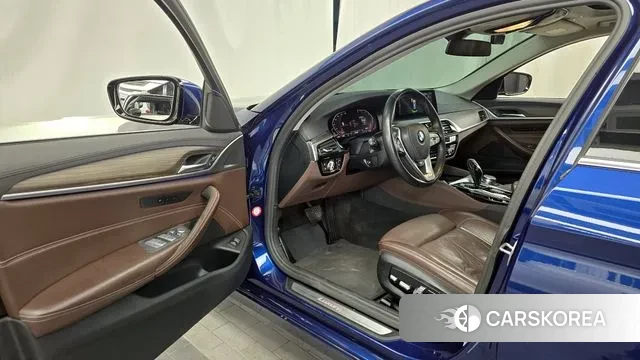 BMW 5 Series (G30) id 3391112 из Кореи 20