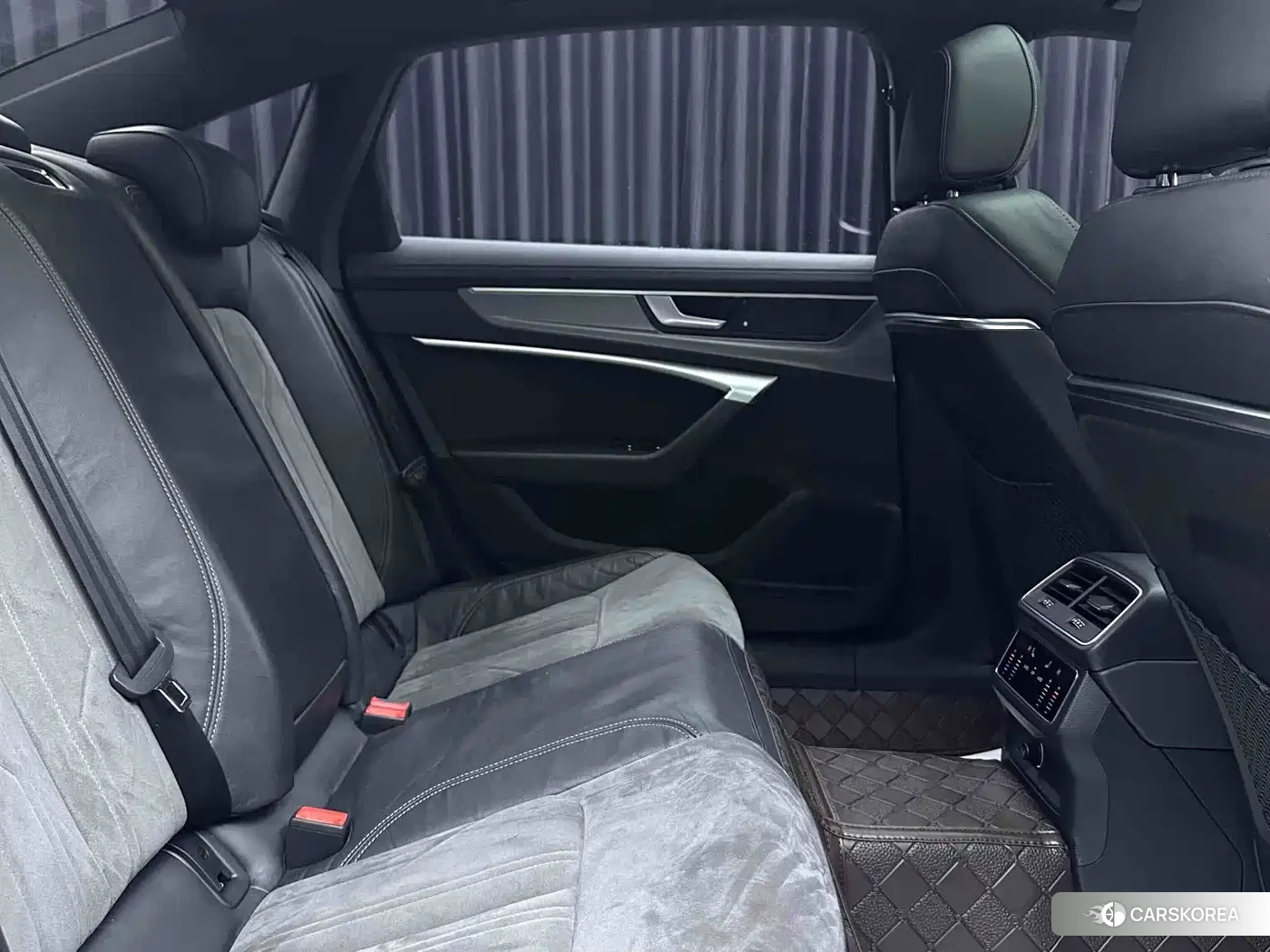 Audi A6L id 4548329 из Китая 17