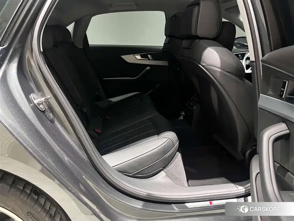 Audi A4L id 4589105 из Китая 16