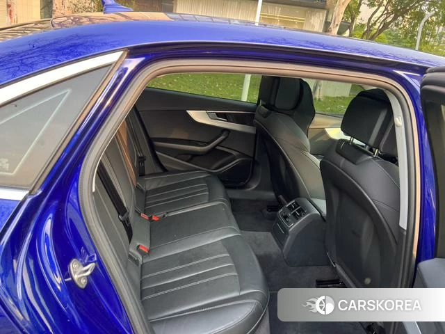 Audi A4L id 4290309 из Китая 16