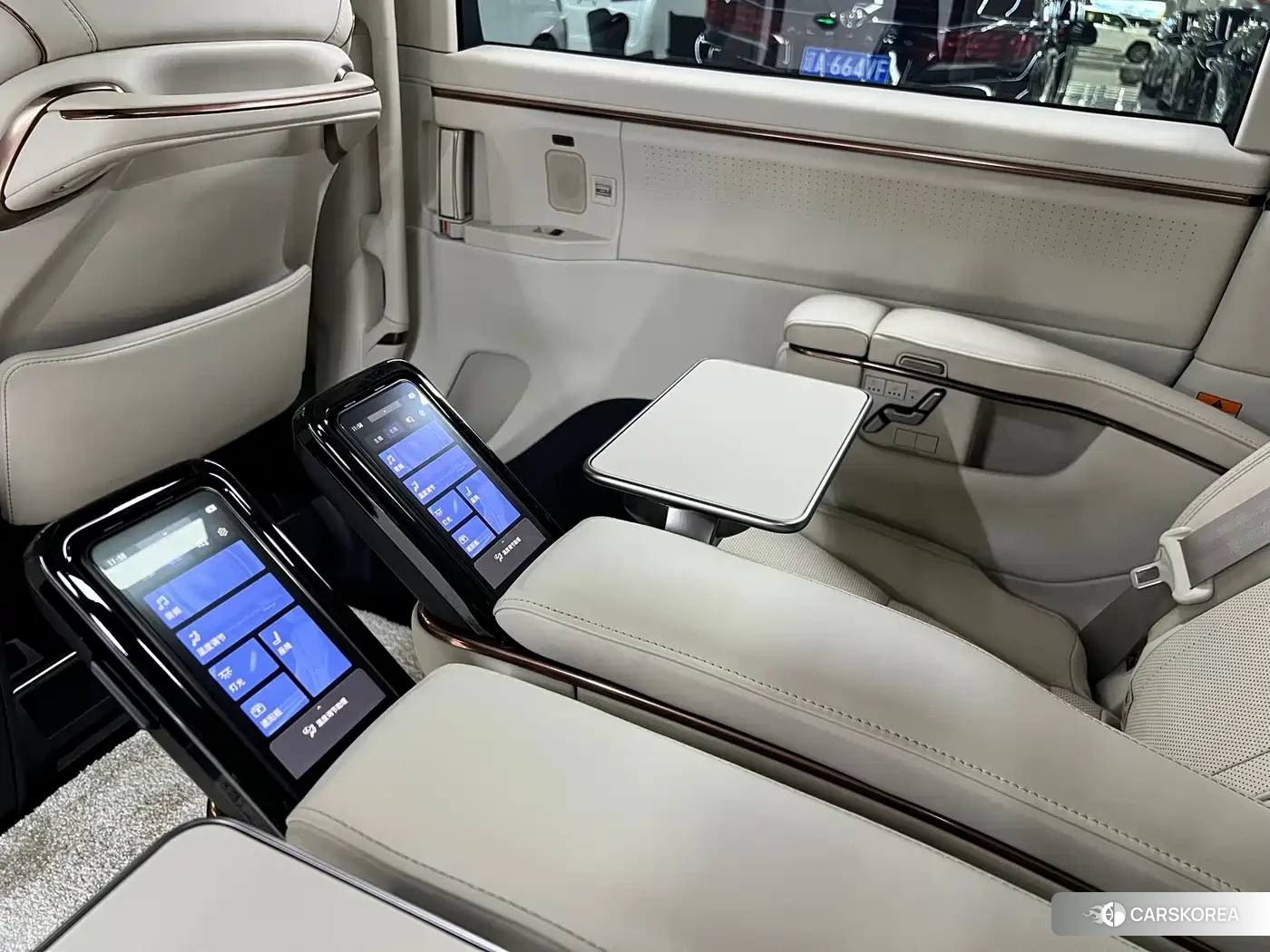 Lexus LM id 4664515 из Китая 27
