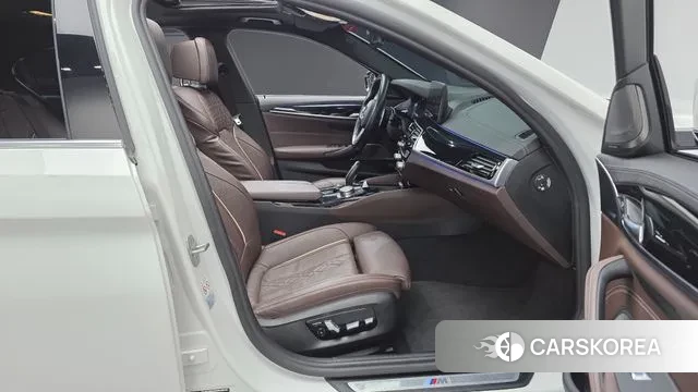 BMW 5 Series (G30) id 3572588 из Кореи 20