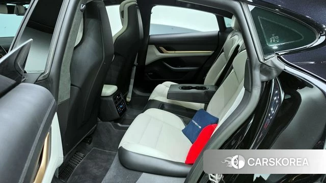 Porsche Taycan id 4201693 из Кореи 20