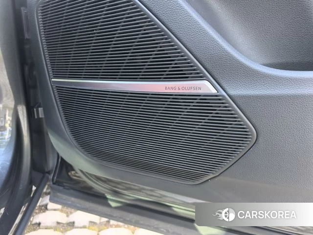 Audi SQ7 id 4348881 из Китая 12