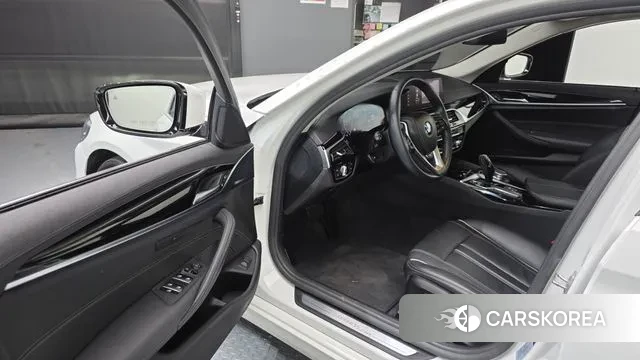 BMW 5 Series (G30) id 3687295 из Кореи 20