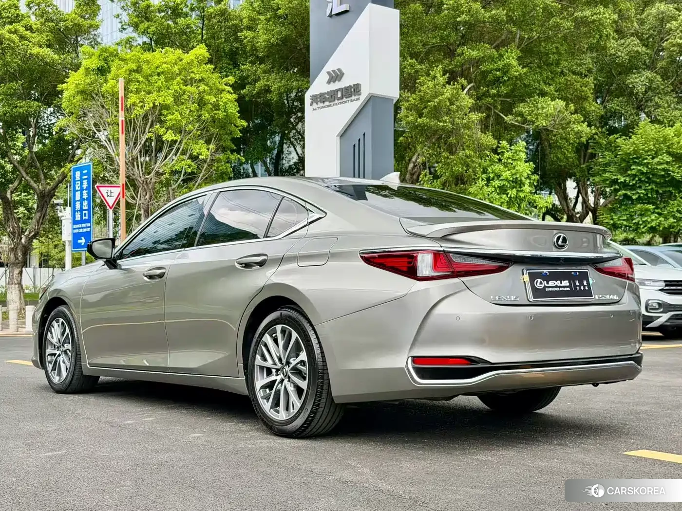 Lexus ES id 4570324 из Китая 10