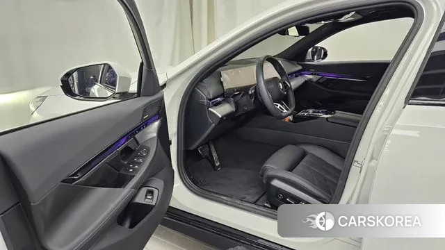 BMW 5 Series (G60) id 3441936 из Кореи 20