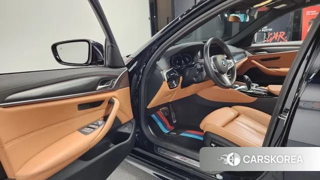 BMW 5 Series (G30) id 3639574 из Кореи 20