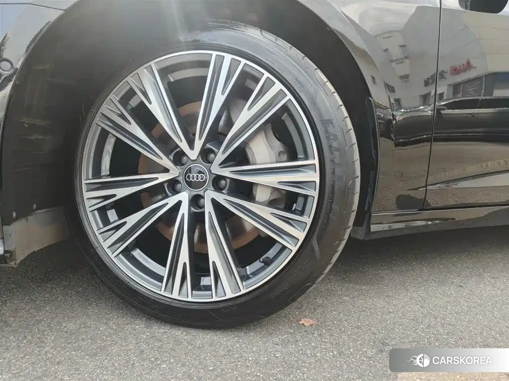 Audi A6L id 4547589 из Китая 19