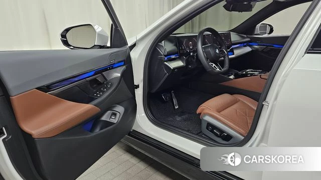 BMW 5 Series (G60) id 4474278 из Кореи 32