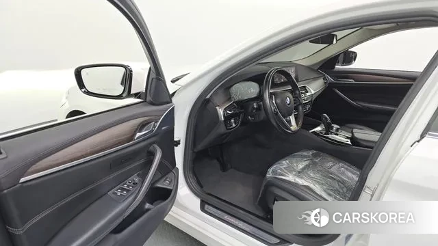 BMW 5 Series (G30) id 3362779 из Кореи 20