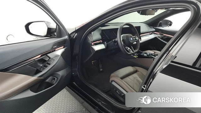 BMW 5 Series (G60) id 3963361 из Кореи 20